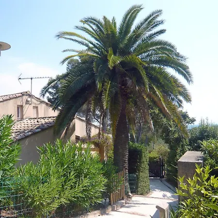Holiday Le Clos De La Ricarde.3 *